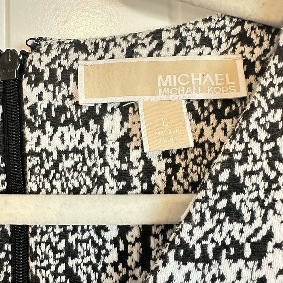 Michael Kors cap sleeve black white patterned fitted dress - perfect for office! - Picture 2 of 7